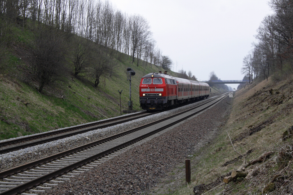 218 472-9 wird mit ihrem RE von Mnchen nach Kempten gleich den Lech berqueren, bei Kaufering, 14.04.12
