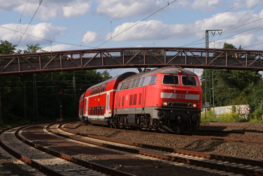 218 498-4 mit einem RE in Frankfurt-West am 24.08.2010