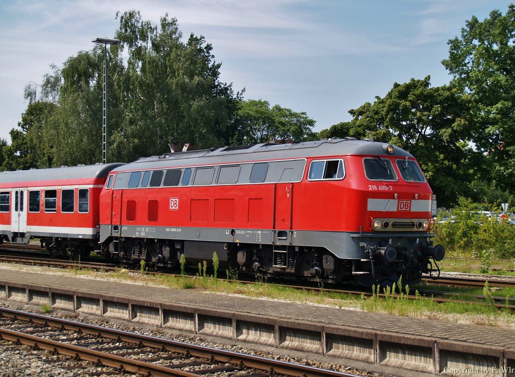 218 499-2 mit einem Regionalzug am 02.08.12 in Lindau Hbf.