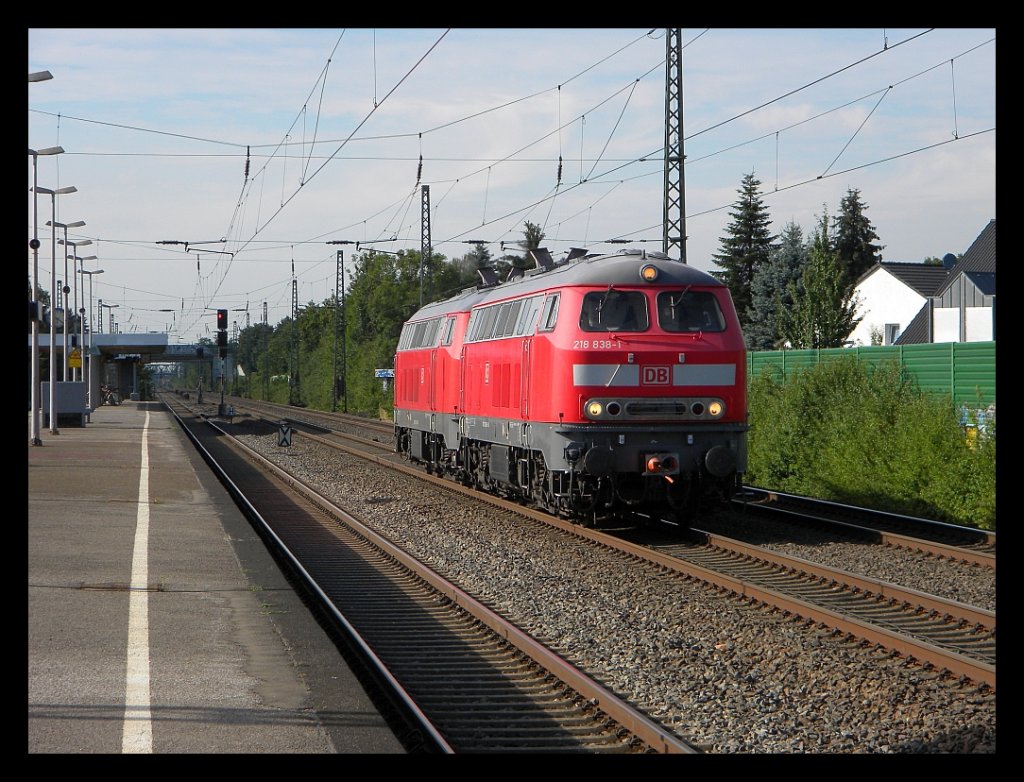 218 838 + 218 825 auf der Rckfahrt, hier in Duisburg Rahm, 07.07.2010