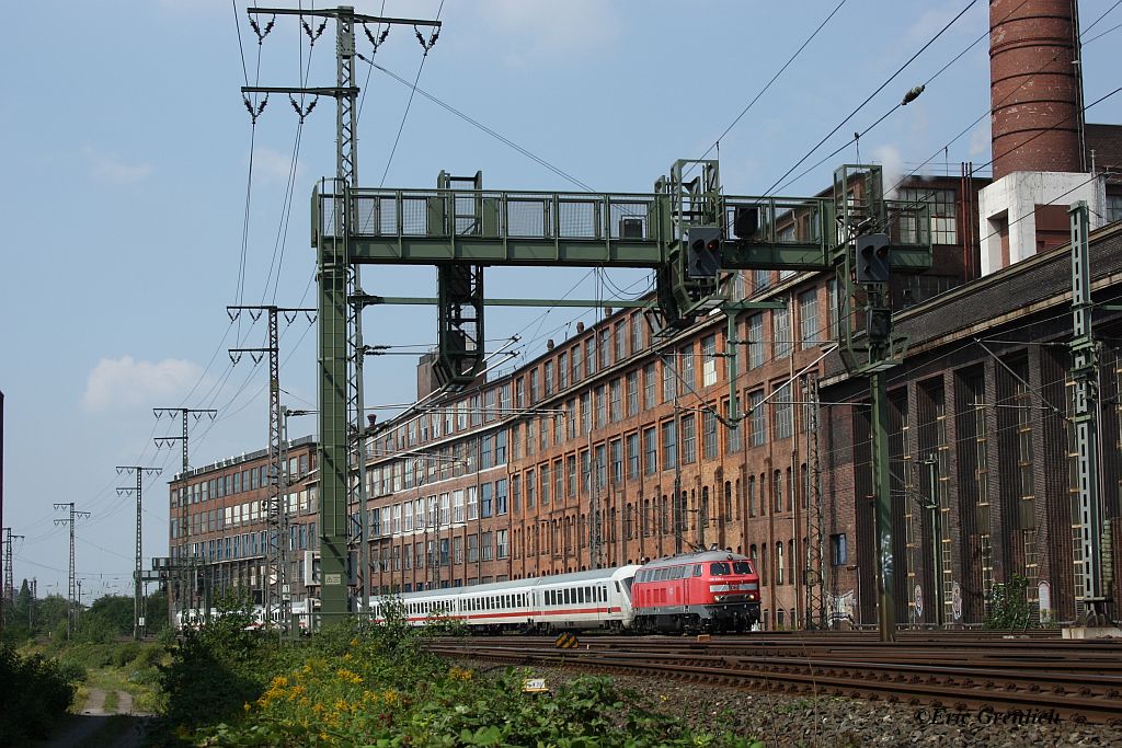 218 838 mit dem IC2807(Ersatz fr ICE) von Bremen nach Hannover kurz vor dem Ziel. (04.08.2011)