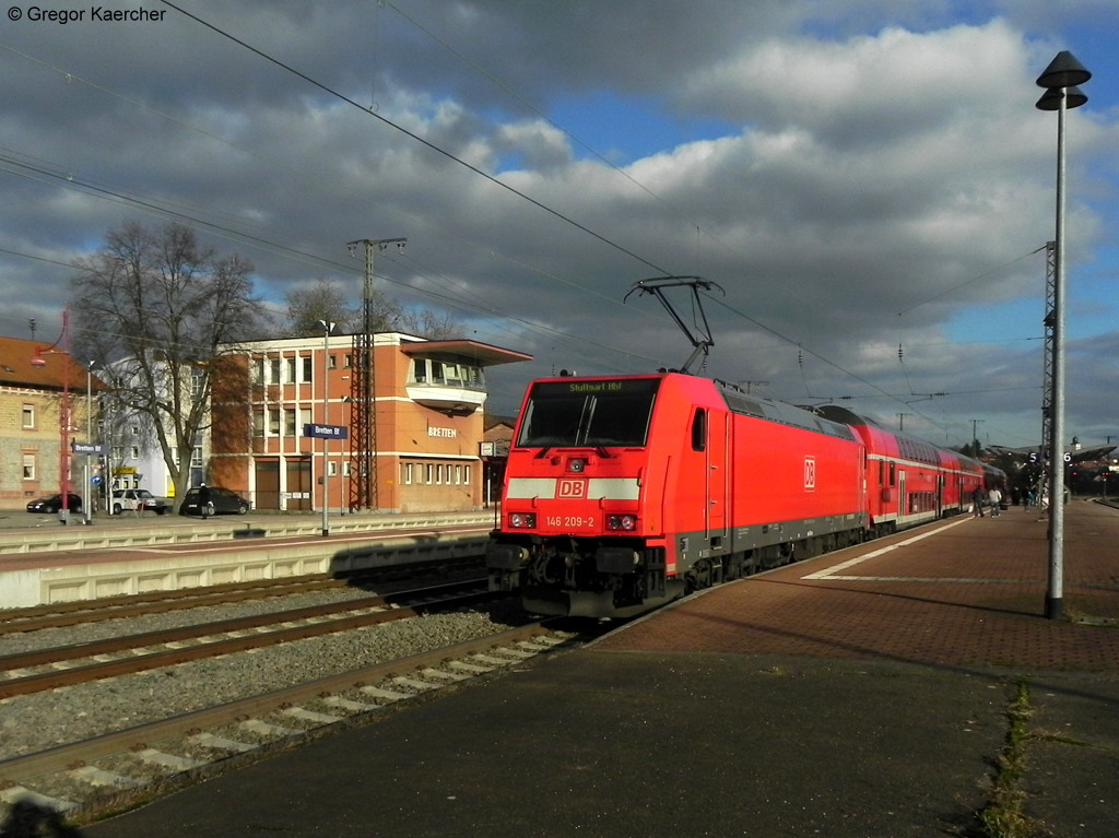 22.01.2011: Die 146 209-2 hlt mit dem RE 19511 (Heidelberg-Stuttgart) in Bretten.