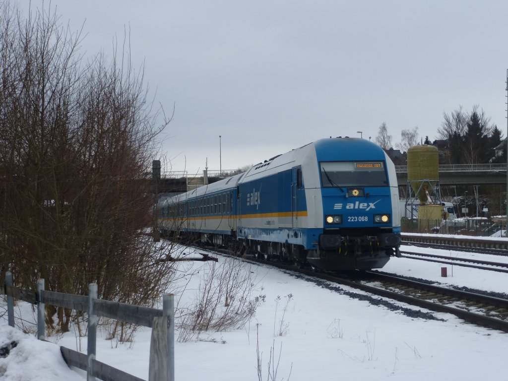 223 068 fhrt am 03.03.13 mit einem Alex von Hof Hauptbahnhof nach Mnchen Hauptbahnhof.
Das Bild entstand kurz nach dem Bahnhof Oberkotzau.