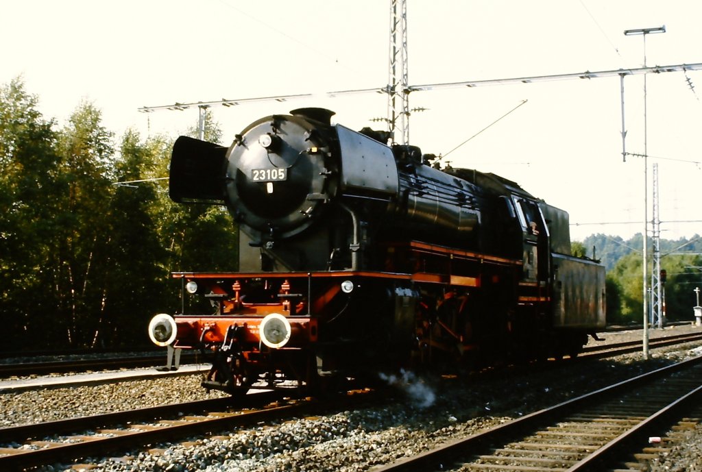 23 105 auf der Fahrzeugschau  150 Jahre deutsche Eisenbahn  vom 3. - 13. Oktober 1985 in Bochum-Dahlhausen.