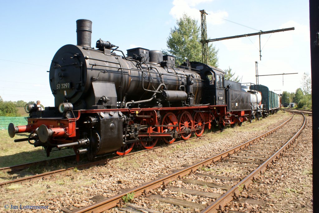 23.08.2009. Baureihe 57 3297 beim 19. Heizhausfest in  Chemnitz.