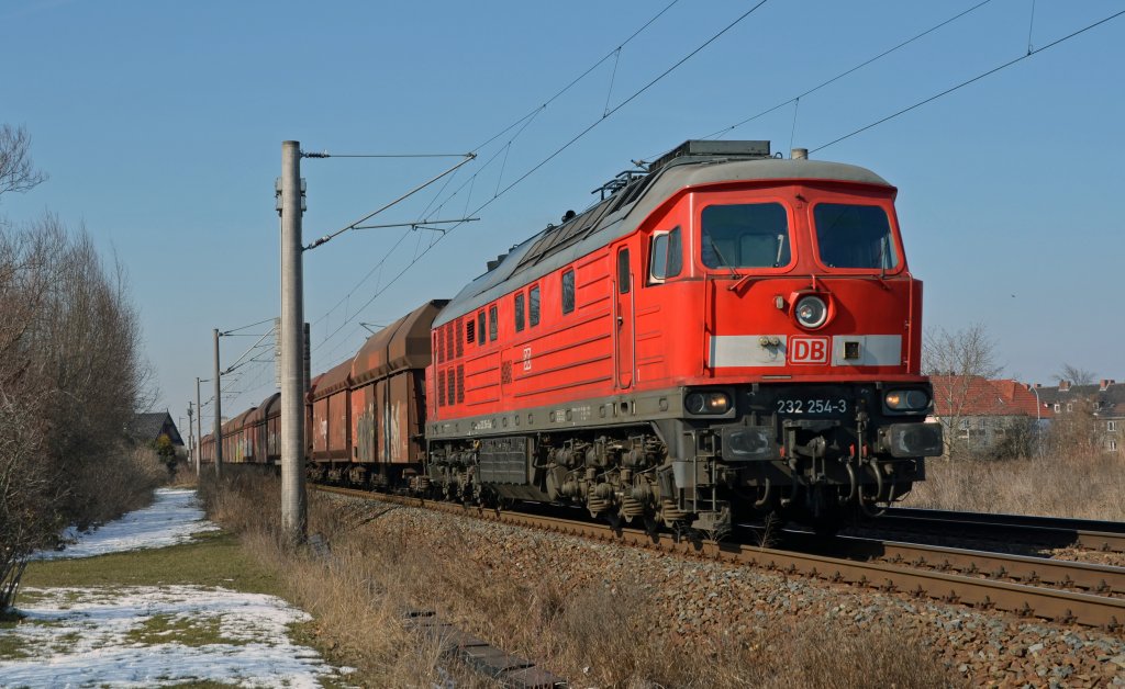 232 254 zog am 16.03.13 den Leerkohlezug Dessau - Profen durch Greppin Richtung Bitterfeld.