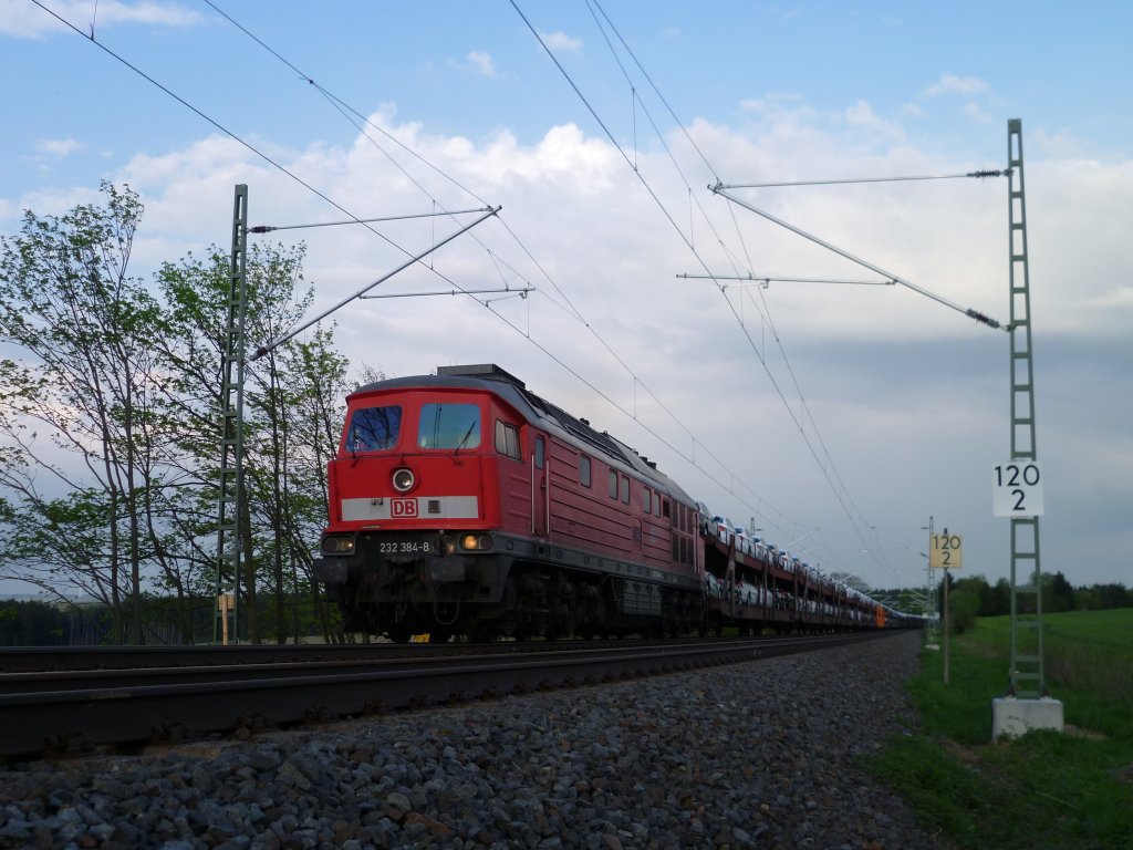 232 384 mit dem 87er bei der Fahrt durch Syrau am 08.05.13