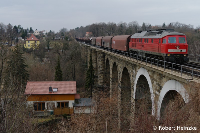 232 388-9 mit dem Kohlezug auf dem Bautzener Viadukt am 11.03.2011