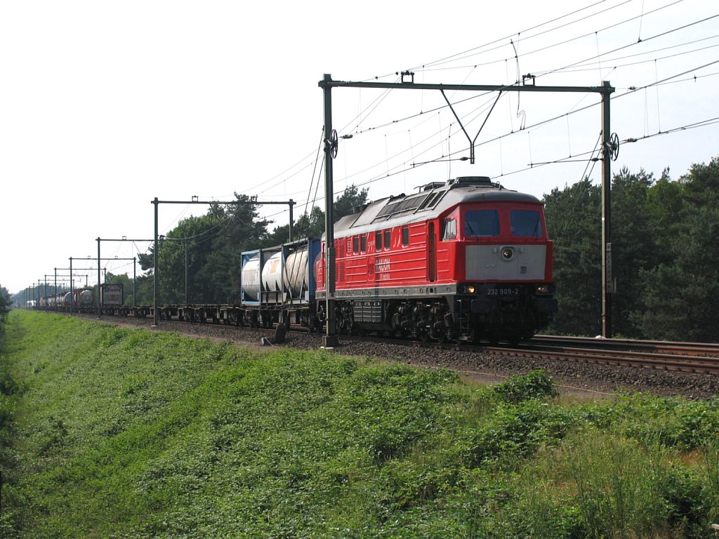 232 909-2 mit Gterzug 42753 Maasvlakte West-Duisburg bei Wolfheze (die Niederlande) am 14-06-2007.
