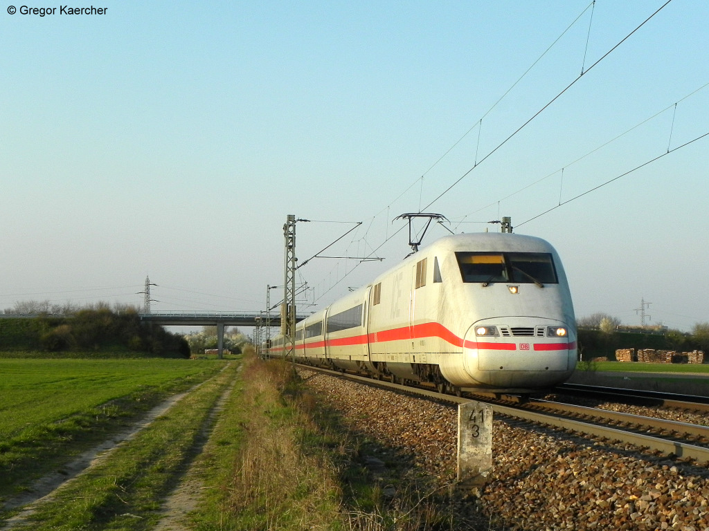 25.03.2011: 401 088-0  Rdesheim am Rhein  als ICE 870 von Berlin Ostbahnhof nach Basel SBB. Aufgenommen bei Graben-Neudorf.