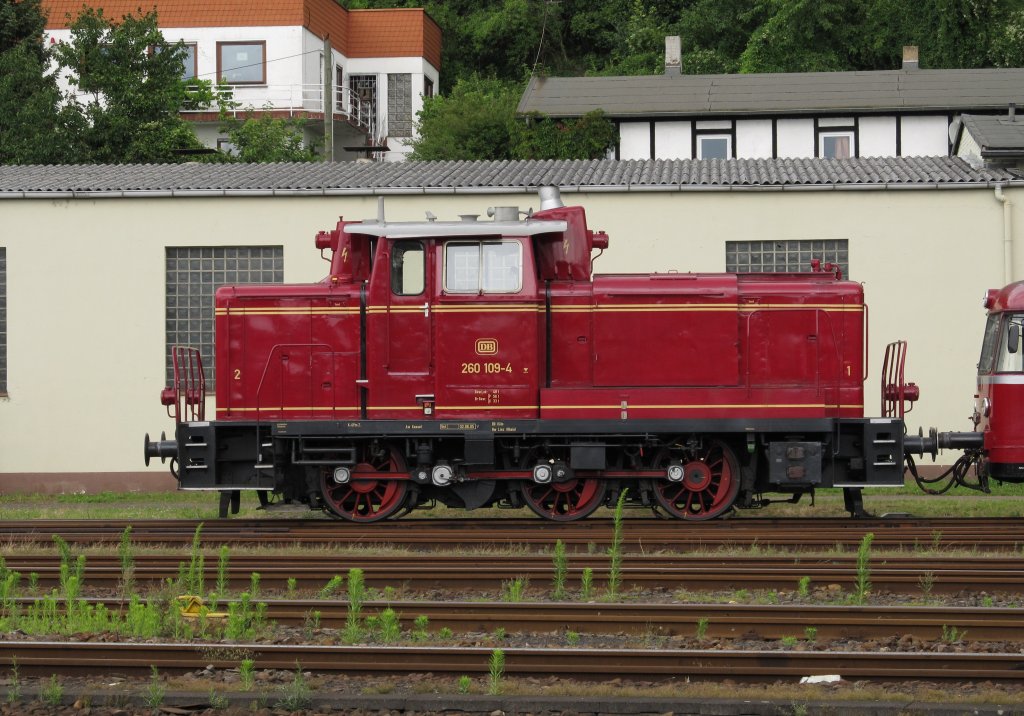 260 109-4 am 23.6.2011 bei Linz. Kasbachtalbahn.