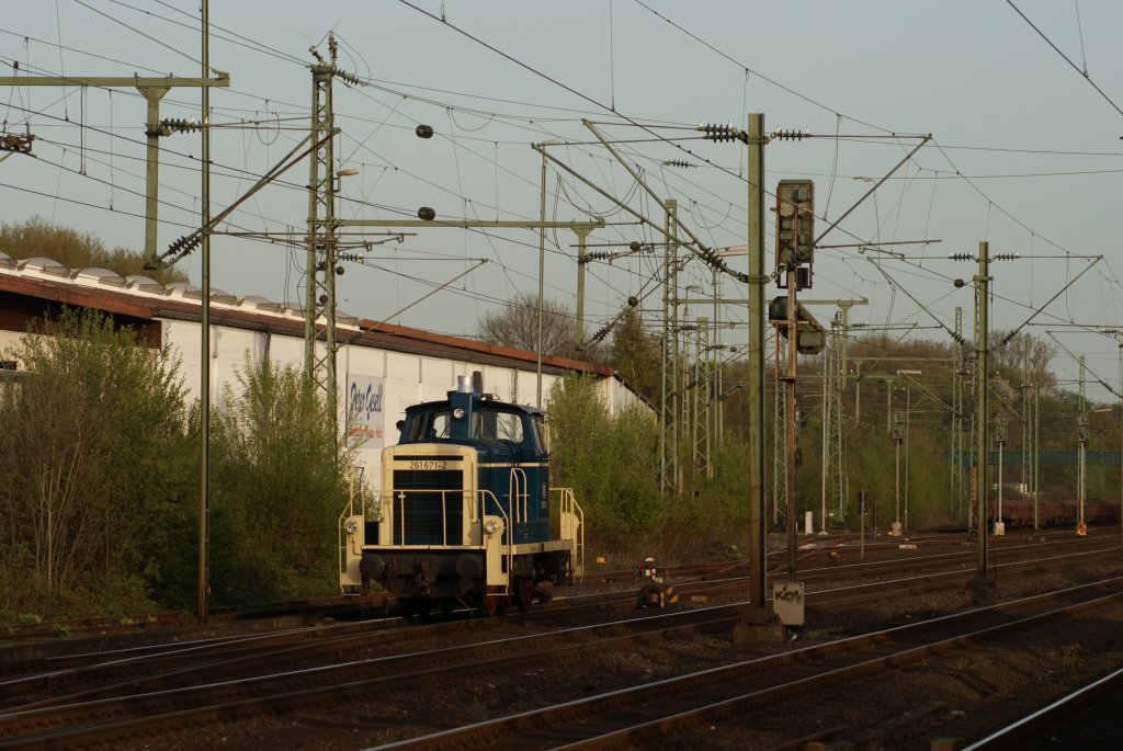 261 671-2 (361 671-1) als Lz am rangieren in Dsseldorf-Eller am 10.04.2011