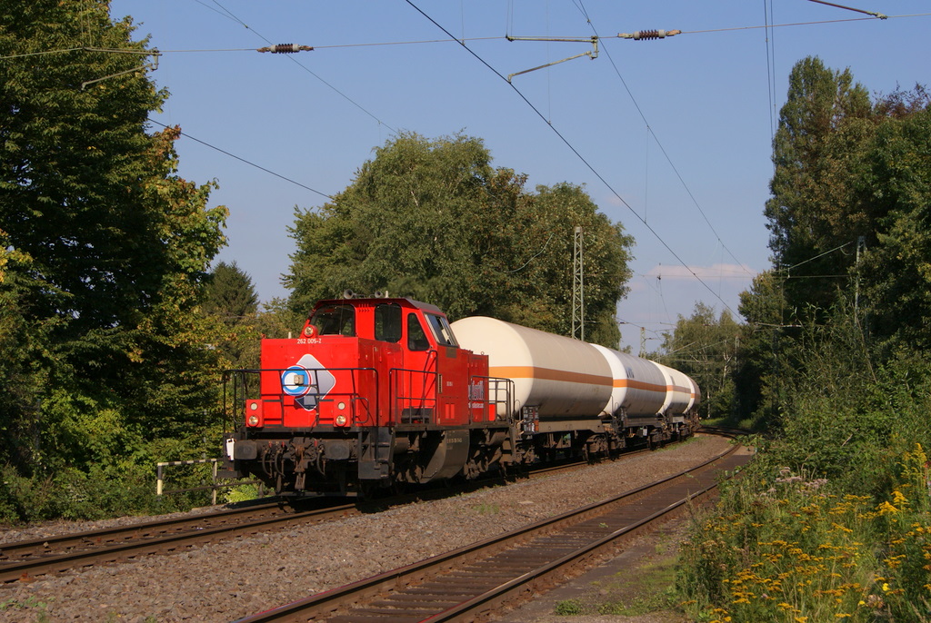 262 005-2 mit einem Kesselwagenzug in Gelsenkirchen-Buer-Nord am 01.09.2011