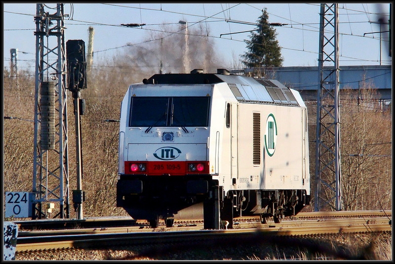 285 109-5 -ITL-verlsst Stralsund in Richtung Greifswald.  am 11.03.09 