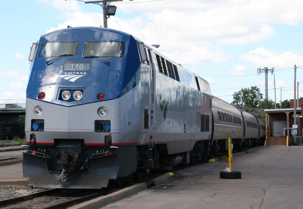 28.6.2010 Niagara Falls, NY. Train 280 bereit zur Abfahrt nach New York Penn Station