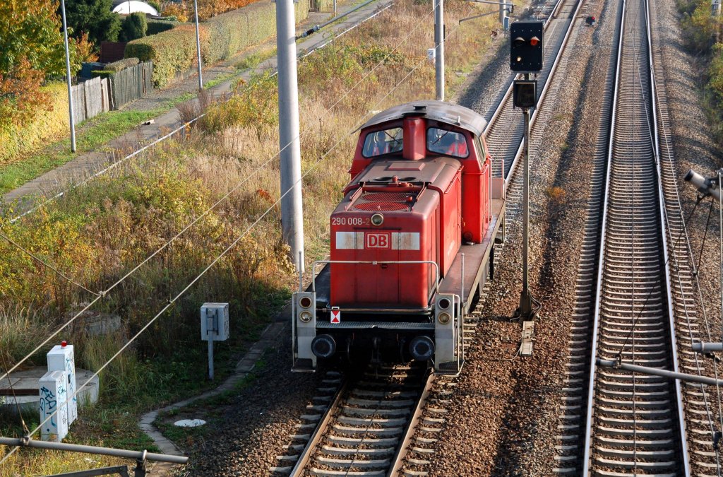 290 008 durchfhrt am 29.10.09 Engelsdorf zur dortigen Wagenwaschanlage. Fotografiert am Rbf. 