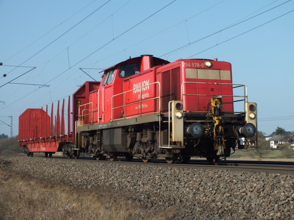 294 578-0 mit einem  Gterzug  nach Neuhof. (Fulda, 22.03.12)