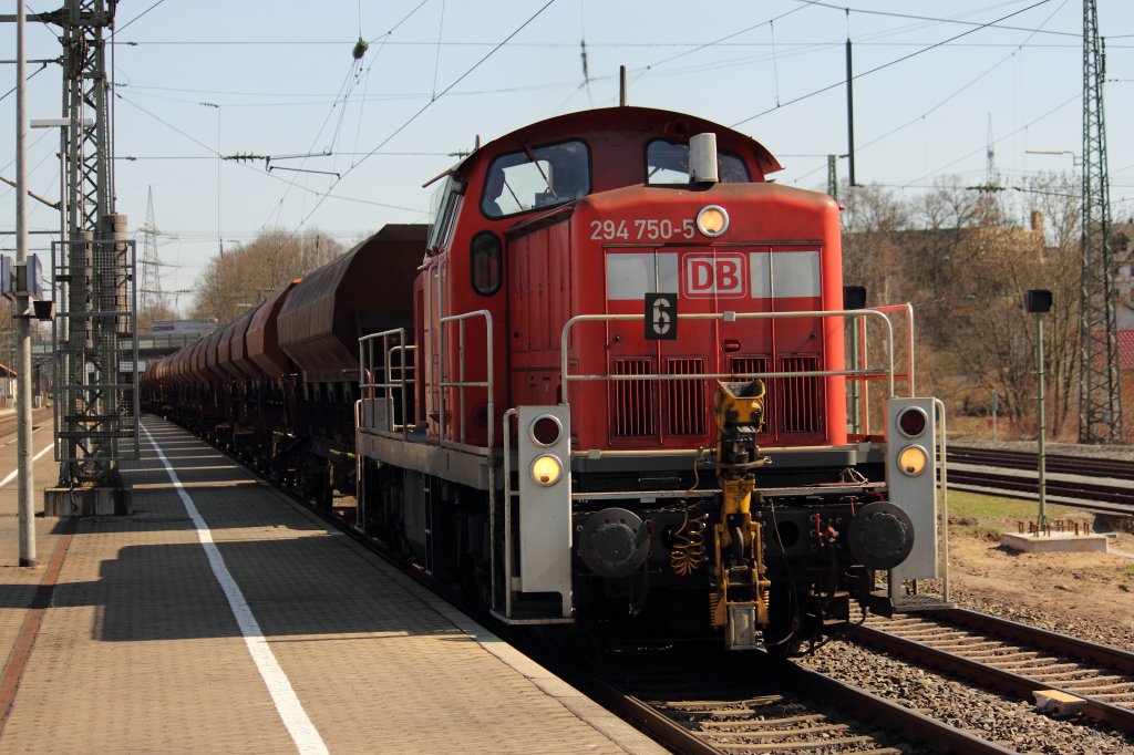294 750-5 DB bei der Durchfahrt des Bahnhof Hochstadt Marktzeuln am 26.03.2012.