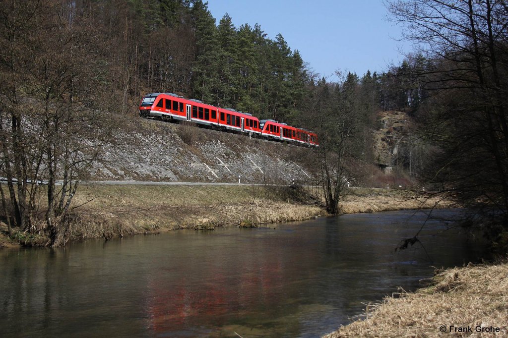 2x DB Regio 648 als RB 5861 Nrnberg - Neuhaus, KBS 860 Nrnberg - Hof / Cheb, fotografiert im Pegnitztal bei Velden am 29.03.2011