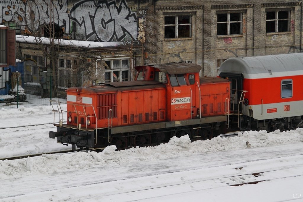 345 124-2 in der Abstellanlage von DB Nachtzug in der Warschauer Strae. (30.1.2010)