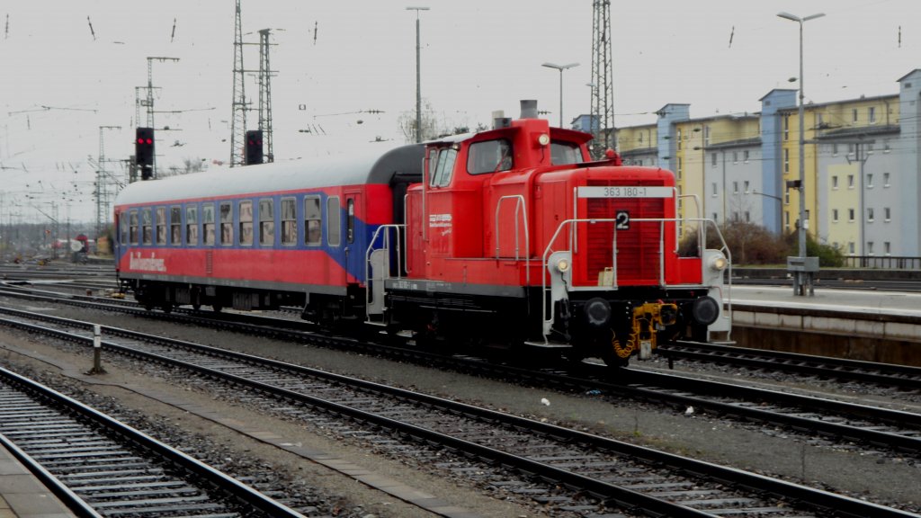 363 180-1 stand mit Bahntouristikwaggen am 11.April 2012 abgestellt im Nrnberger Hbf.