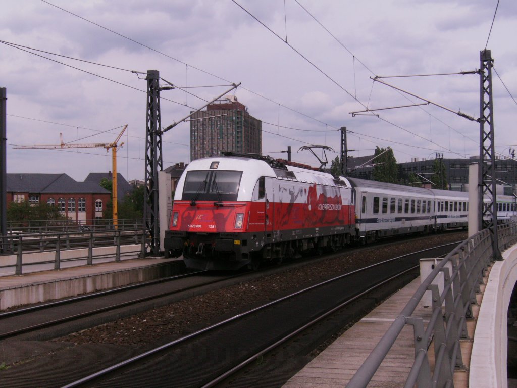 370 001 kam mit EC aus Warschau am 10.05.2012 in Berlin Hbf an.