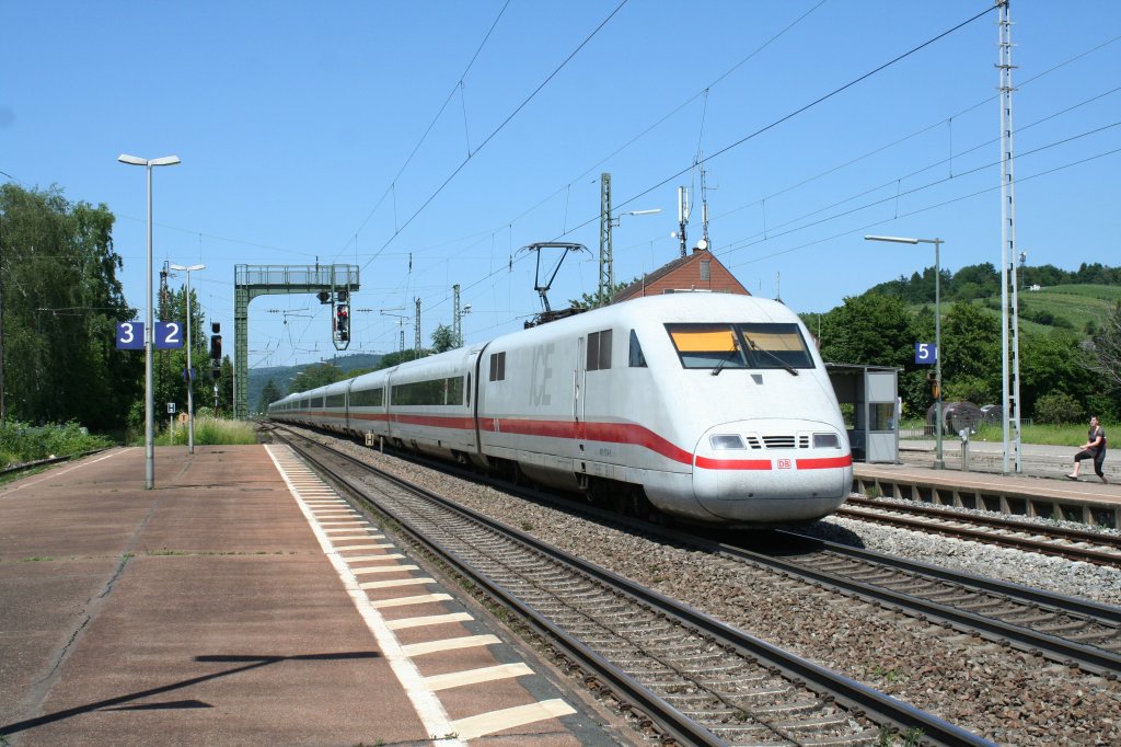 401 074-0 als ICE 276 von Interlaken Ost nach Berlin Ostbahnhof am 16.06.13 im Bahnhof Denzlingen.