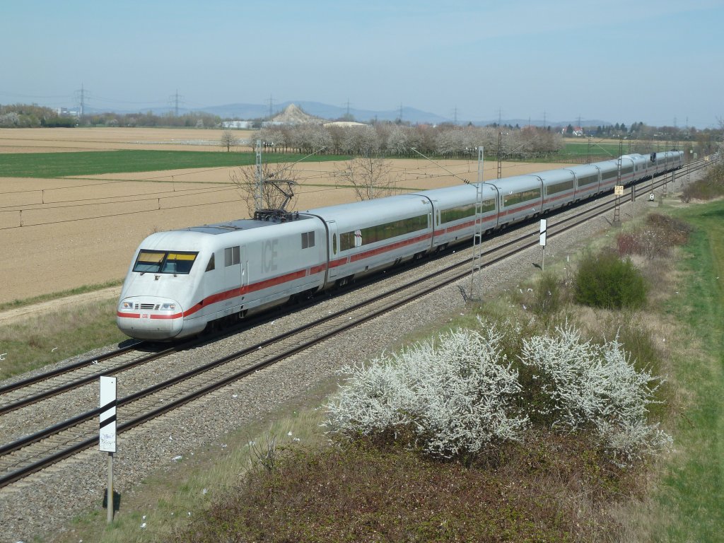 401 079-9 am 02.04.12 bei Hgelheim, unterwegs ist der Zug Richtung Interlaken Ost.
