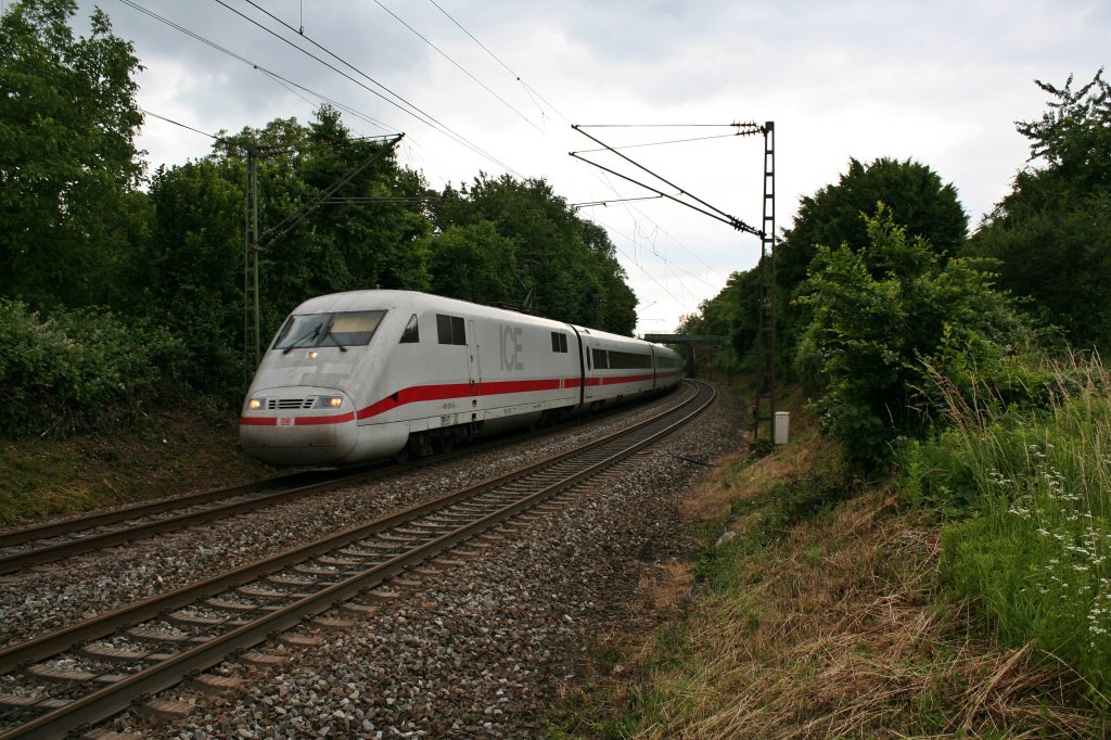 401 574-9 als ICE 276 von Interlaken Ost nach Berlin Ostbahnhof am 25.06.13 kurz vor der Durchfahrt in Schallstadt.