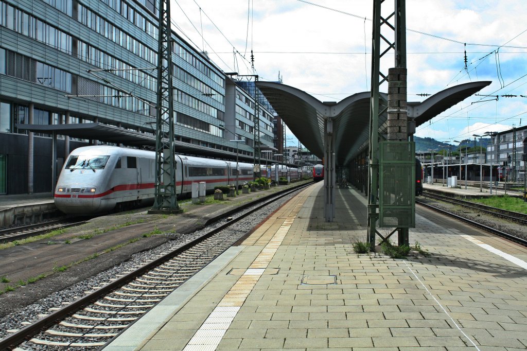 401 590-5 als ICE 278 nach Berlin Ostbahnhof am 09.05.13 beim Halt in Freiburg (Breisgau) Hbf.