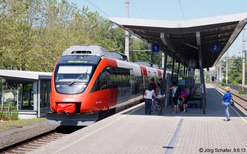 4024 034 hlt als S-Bahn von Lindau nach Bludenz am 8.6.13 in Lochau-Hrbranz.