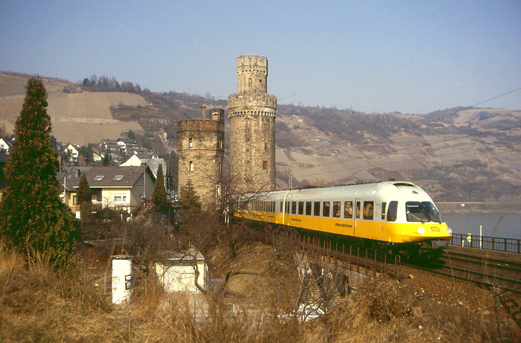 403 002 als Lufthansa Express 1005 in Oberwesel, 14.03.1987.