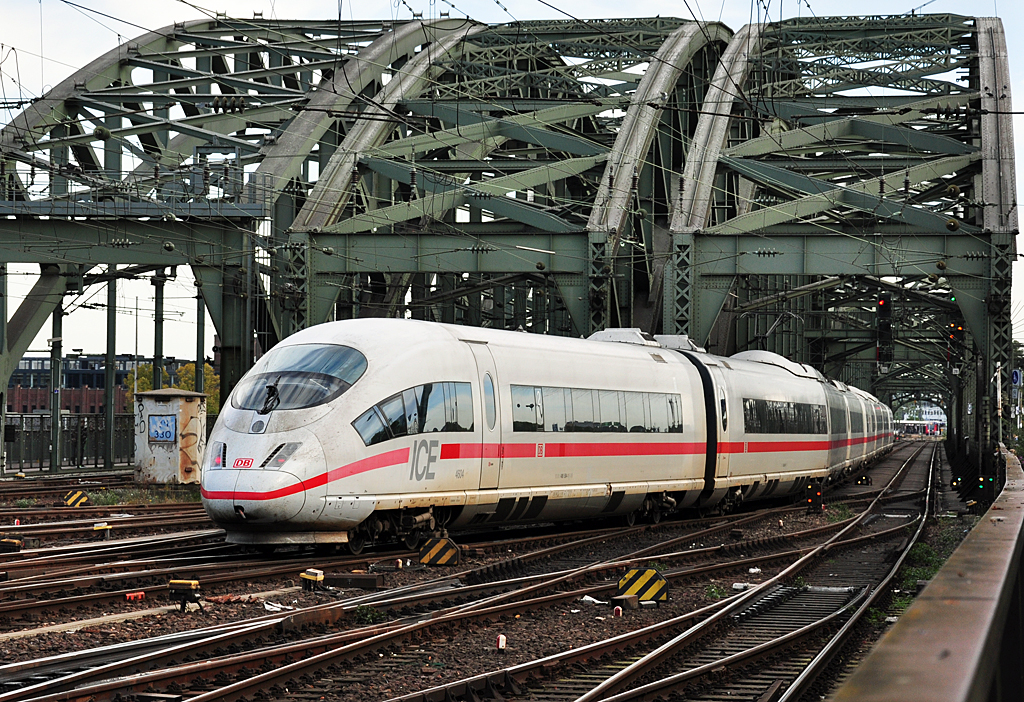 406 504-1 schleicht ber die Hohenzollernbrcke - 18.10.2012