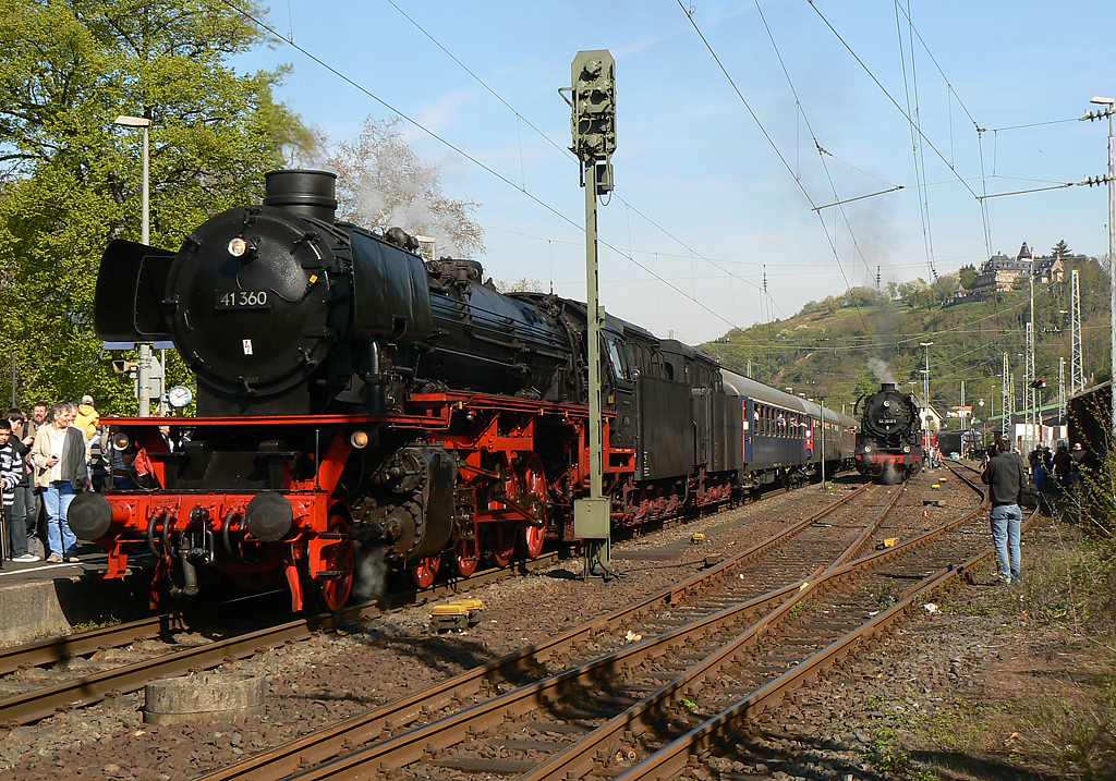 41 360 und 44 2546-8 in Linz(Rhein) im April 2010