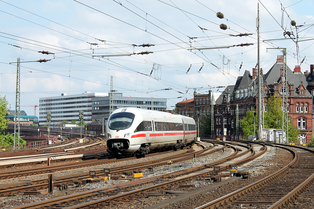 411 028-4  Reutlingen  als ICE 1722 von Berlin Sdkreuz nach Hamburg-Altona bei der Einfahrt in Hamburg Hbf am 11.05.2013