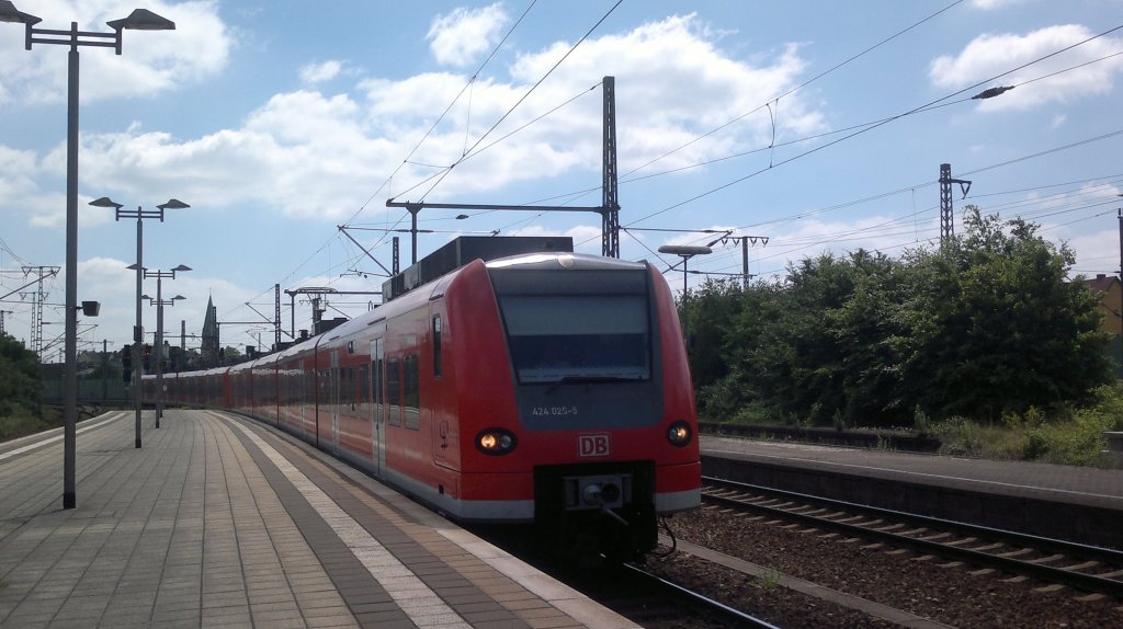 424 025-5 auf der S3 nach Hannover HBF bei der Einfahrt in Lehrte.