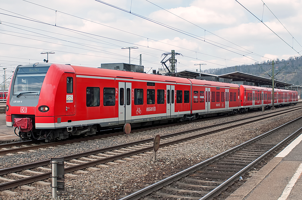 426 509-6 ( 94 80 0426 509-6 D-DB ), DWA Ammendorf 6/509/2, Baujahr 2000, Eigentmer: DB Regio AG - Region Baden-Wrttemberg, Fahrzeugnutzer: Regionalverkehr Wrttemberg, [D]-Stuttgart, Bh Plochingen, Erst-Bw Kassel,    01.04.2013, Plochingen Bf