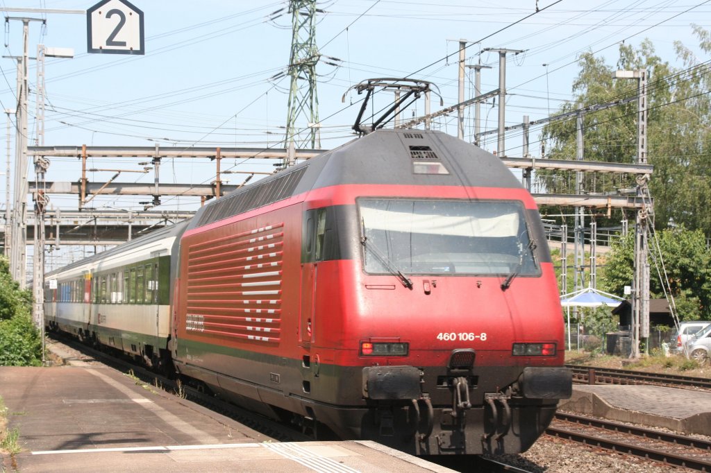 460 106 am 27.07.10 in Muttenz mit EW4 Pendelzug nach Basel.