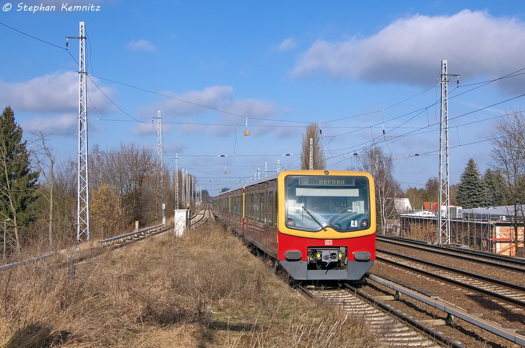 481 451-3 S-Bahn Berlin als S2 (S 2072) von Blankenfelde(Teltow-Flming) nach Bernau(b Berlin), bei der Ausfahrt in Berlin-Karow. Netten Gru an den Tf! 01.03.2013