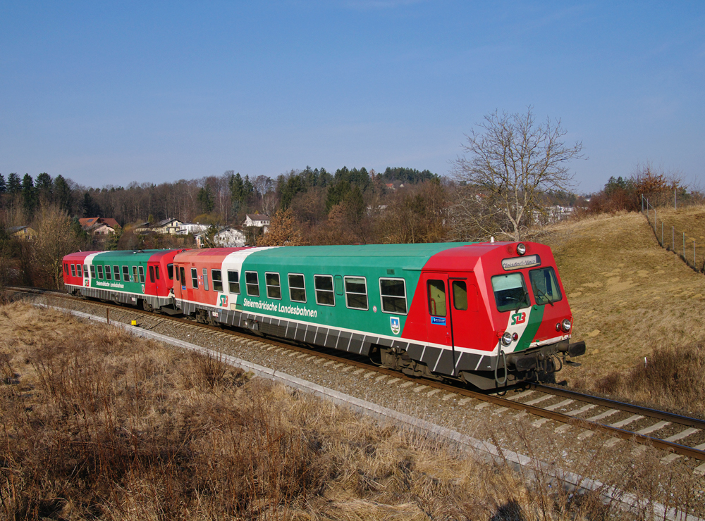 5047 401 + 5047 402 der STLB waren am Morgen des 07.03.2012 gemeinsam als  R 8680 von Graz nach Weiz unterwegs, aufgenommen in  Hart bei Graz.
