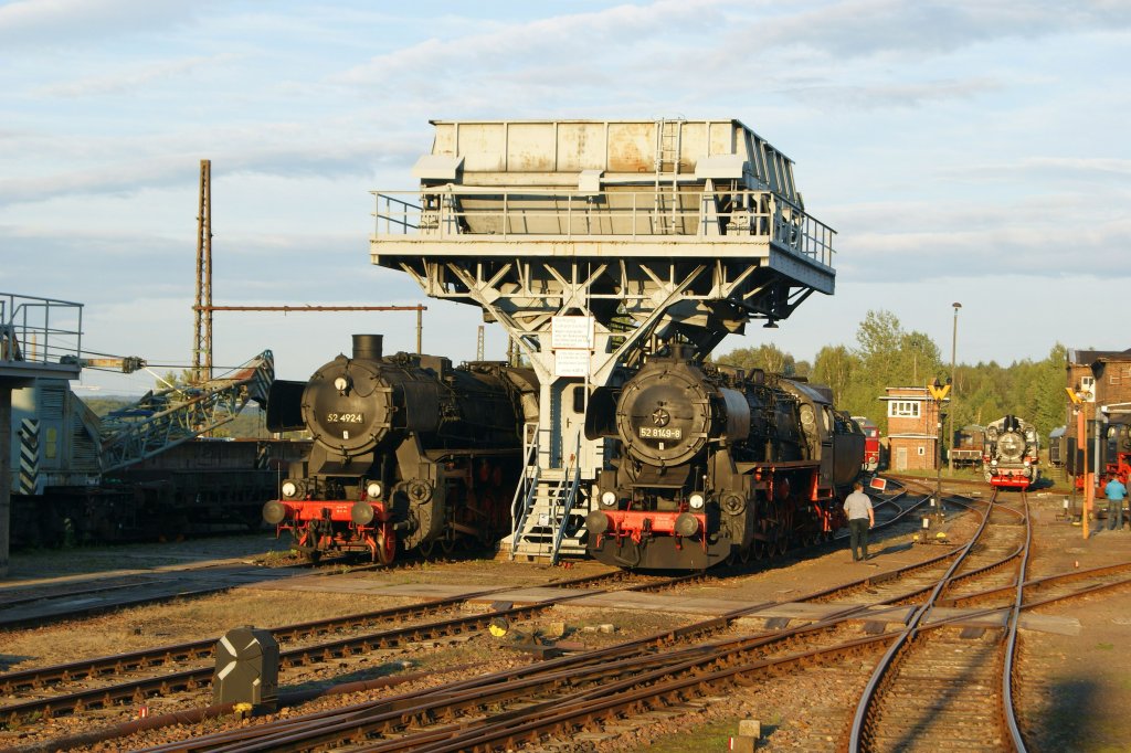 52 4924 und 52 8149 im Goldenen Licht des 14.09.2012. SEM Chemnitz-Hilbersdorf