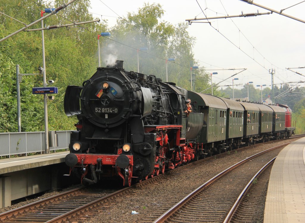 52 8134-0 mit dem Pendelzug und 212 007 am Schluss des Zuges am 15.09.2012 in Essen Eiberg.