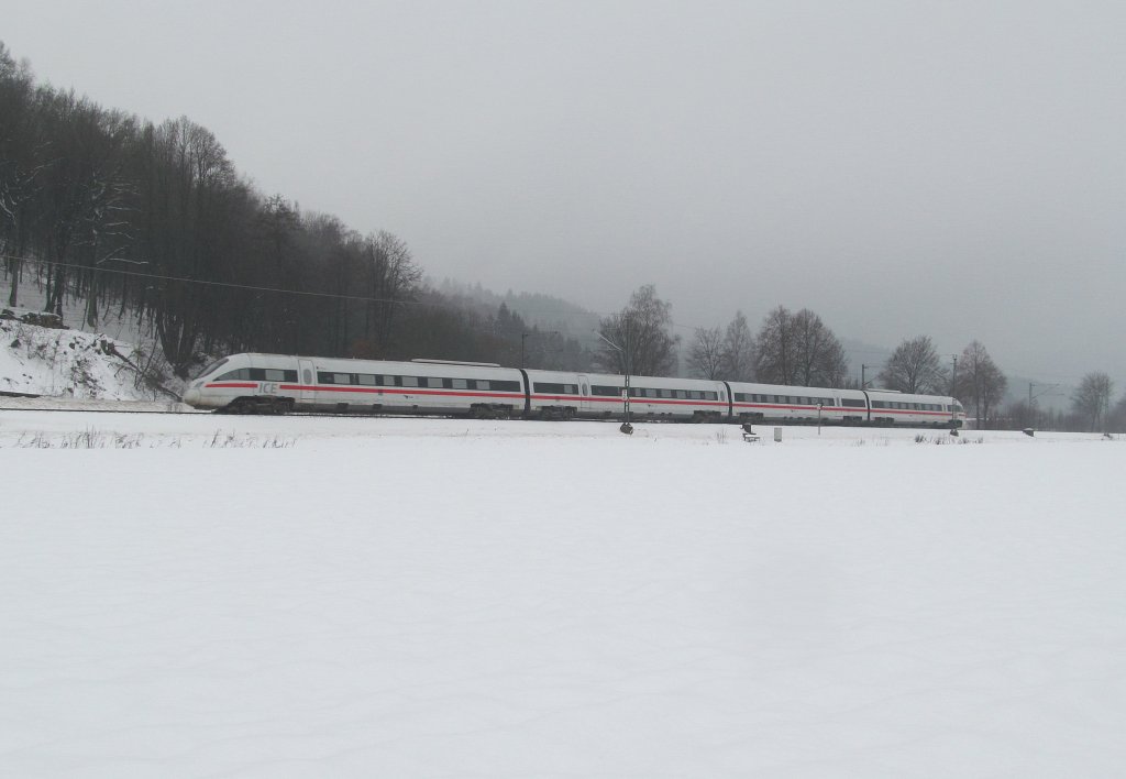 605 007  Arhus  ist am 15. Dezember 2012 als Lt 46106 (Mnchen - Berlin) bei Kronach unterwegs.
