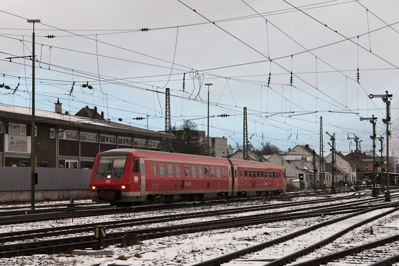 611 009 als RE 22308 (Neustadt(Schwarzw) - Rottweil) am 7. Januar 2012 in Villingen(Schwarzw).
