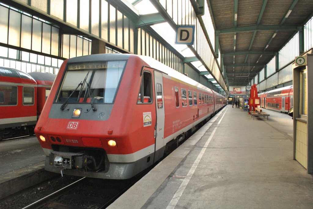 611 025 steht am 20. November 2010 als IRE nach Sigmaringen in Stuttgart Hbf.