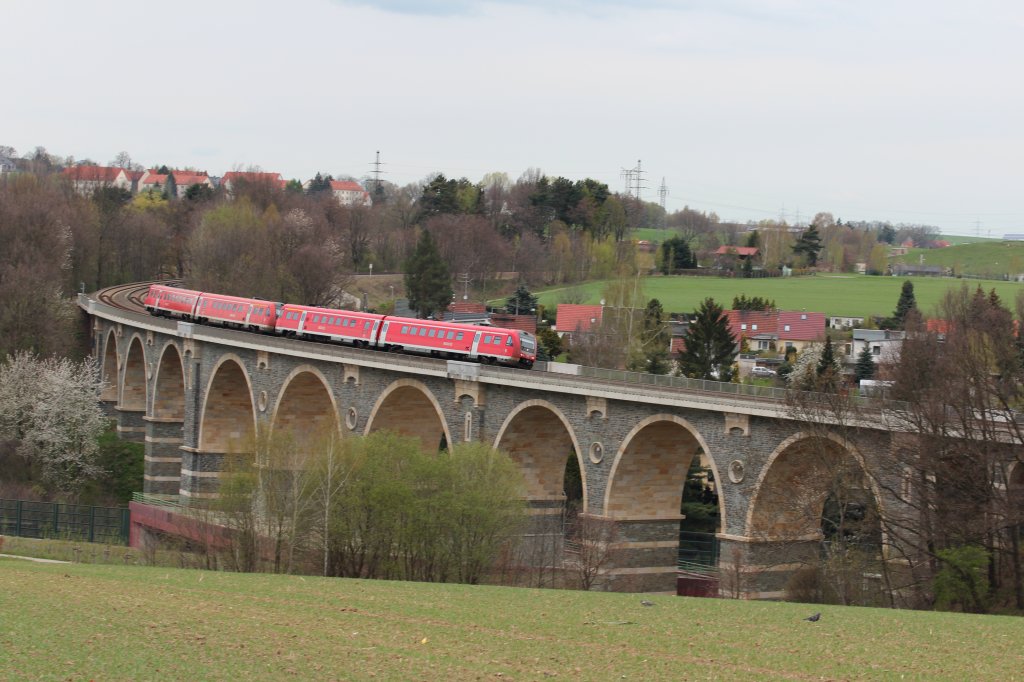 612 609-8 und 612 567-8 mit eingeschalteter Neigetechnik ber den Bahrebachviadukt in Richtung Chemnitz Hbf.24.04.2012