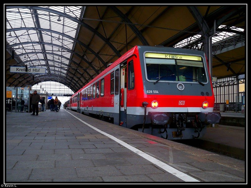 628 504 + 628 ??? als RE 10022 im Krefelder Hauptbahnhof. Aufgenommen am 5.12.2009
