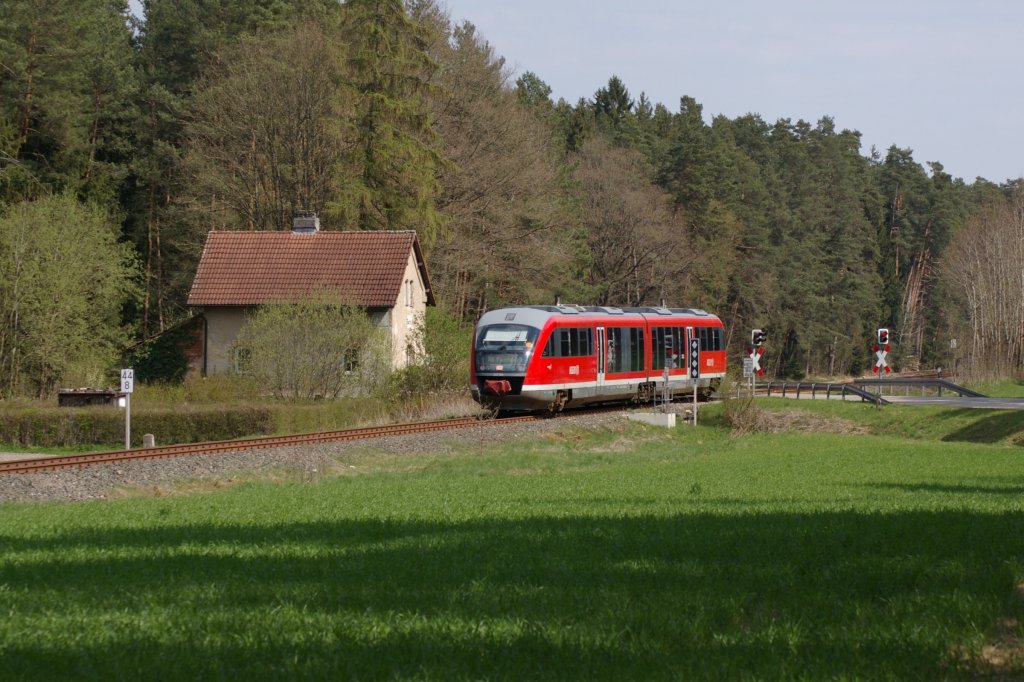 642 122 als RB 58988 Gunzenhausen-Pleinfeld am 17.04.2011 bei Langlau.