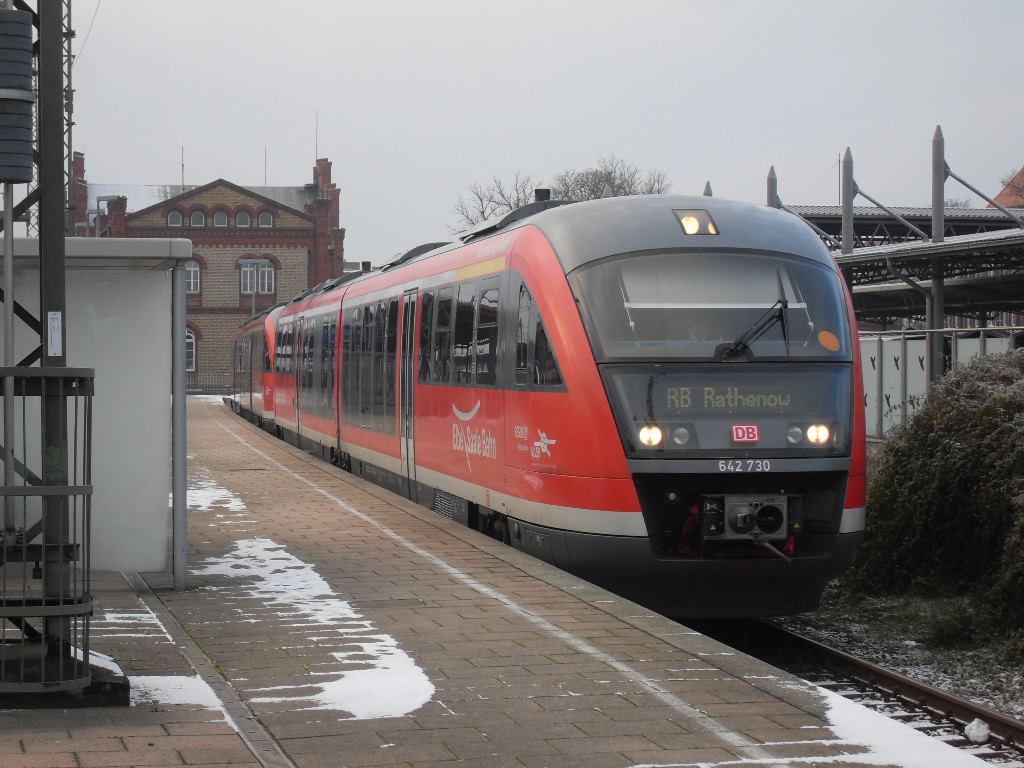 642 230/730+ 642 ???/??? standen am 28.11.2010 in Stendal zur Abfahrt bereit
