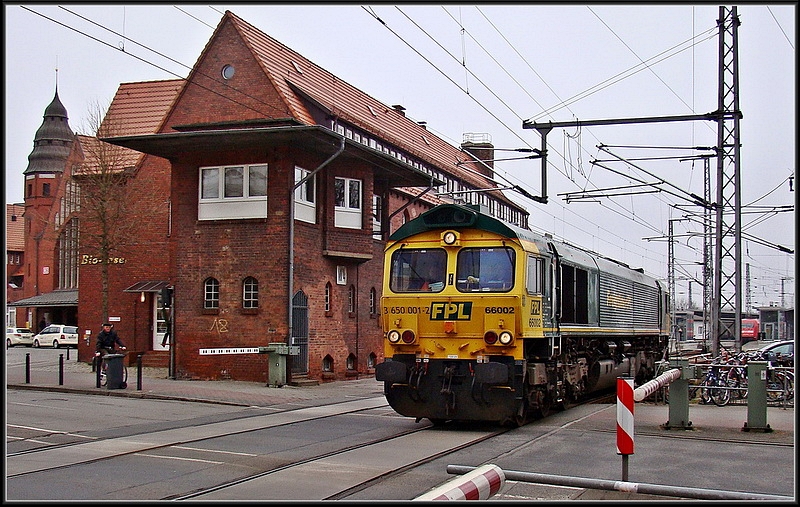 650 001-2 -FPL 66002- auf dem B Stralsund - Hbf am 21.03.12 